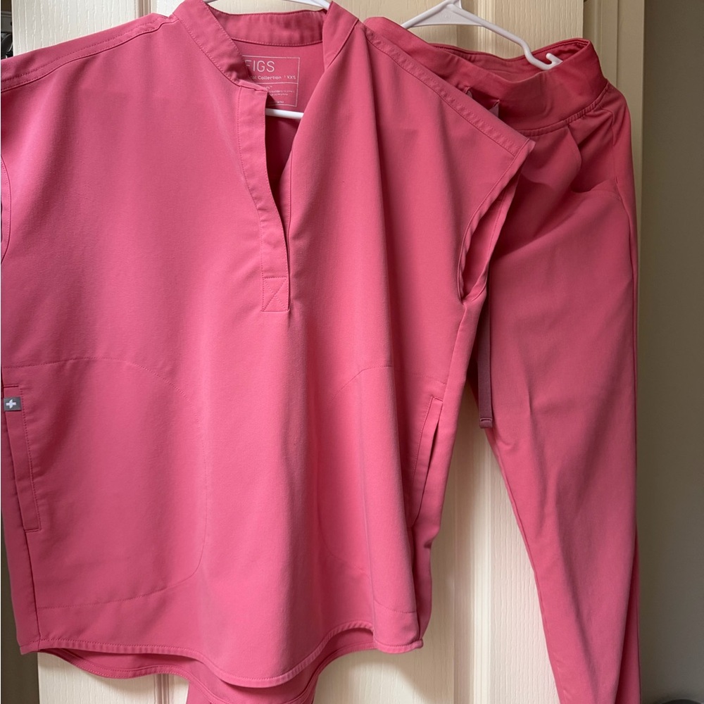 Figs Desert Rose Women’s Scrub Set